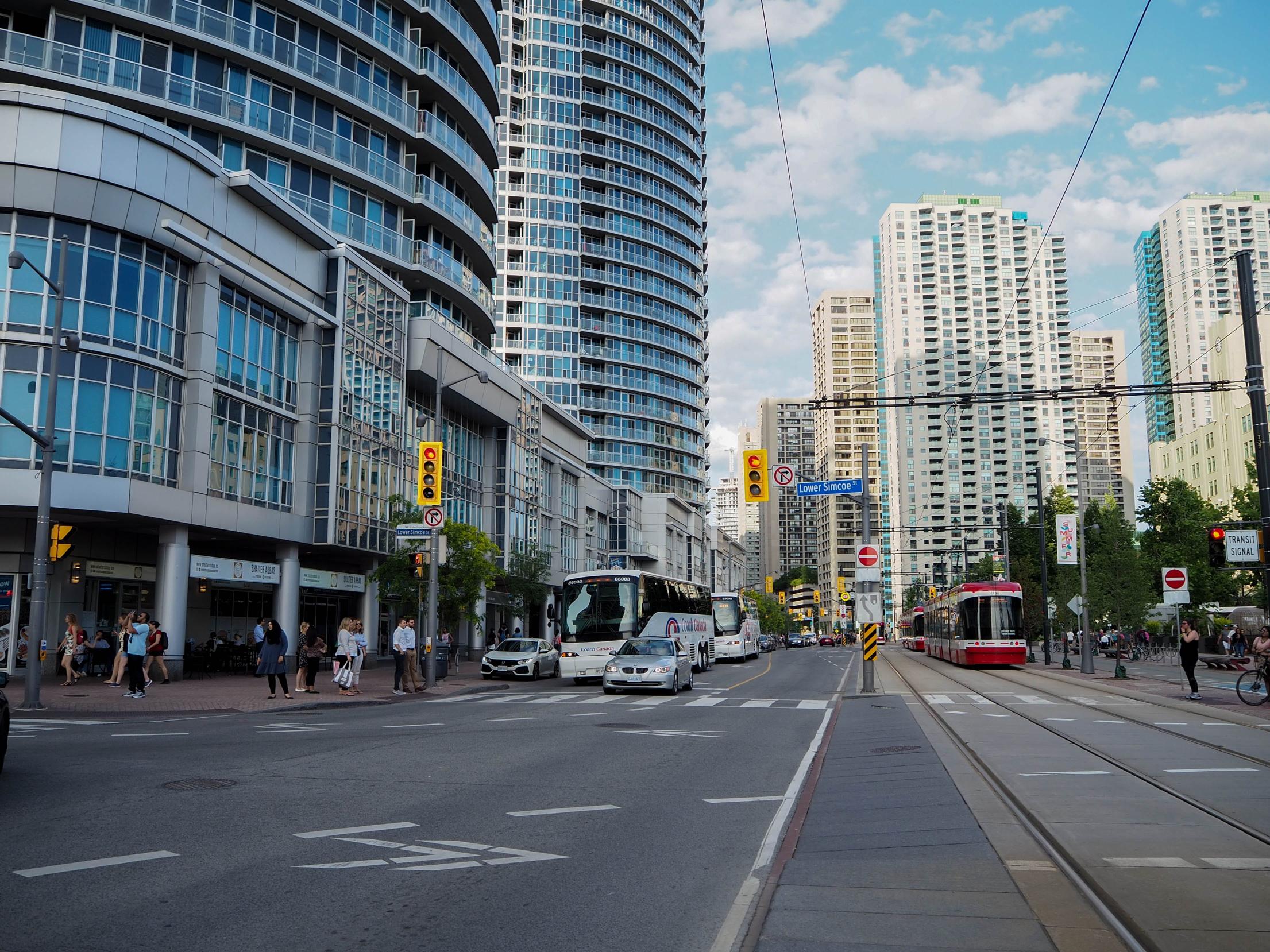 Autobus e tram: copertura della città e bigliettazione